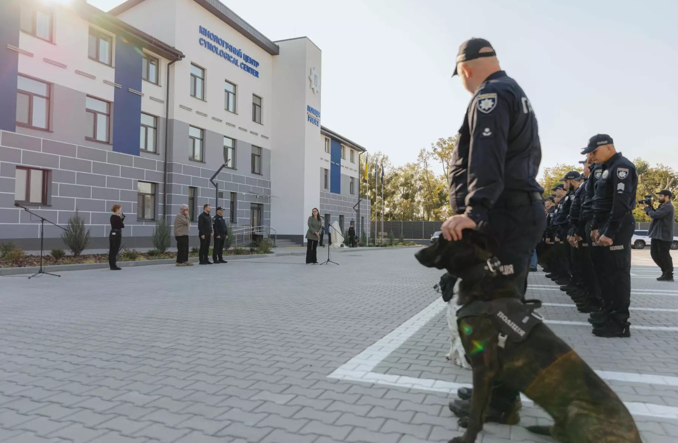 Новий кінологічний центр Нацполіції відкрили у Київській області. Відео - фото 2