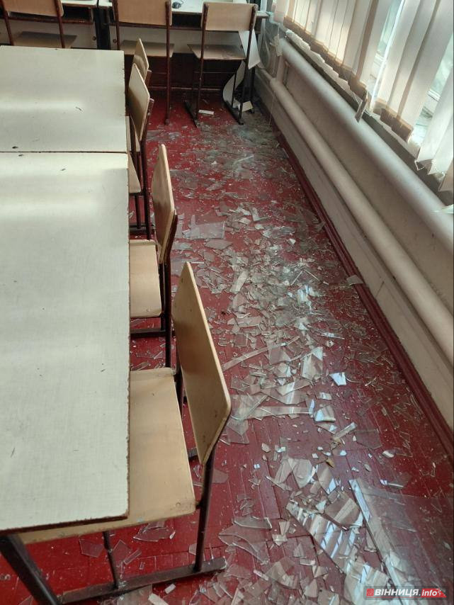 Студенти були в укритті, але «швидку» викликали: у вінницькому училищі від прильоту повибивало вікна - фото 3
