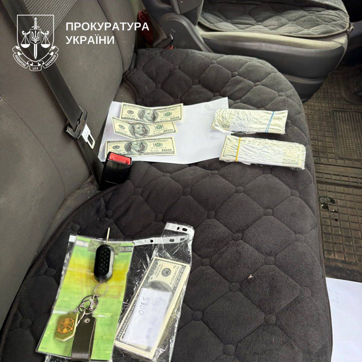 У Києві жінка продавала автомобілі, ввезені для ЗСУ - фото 2