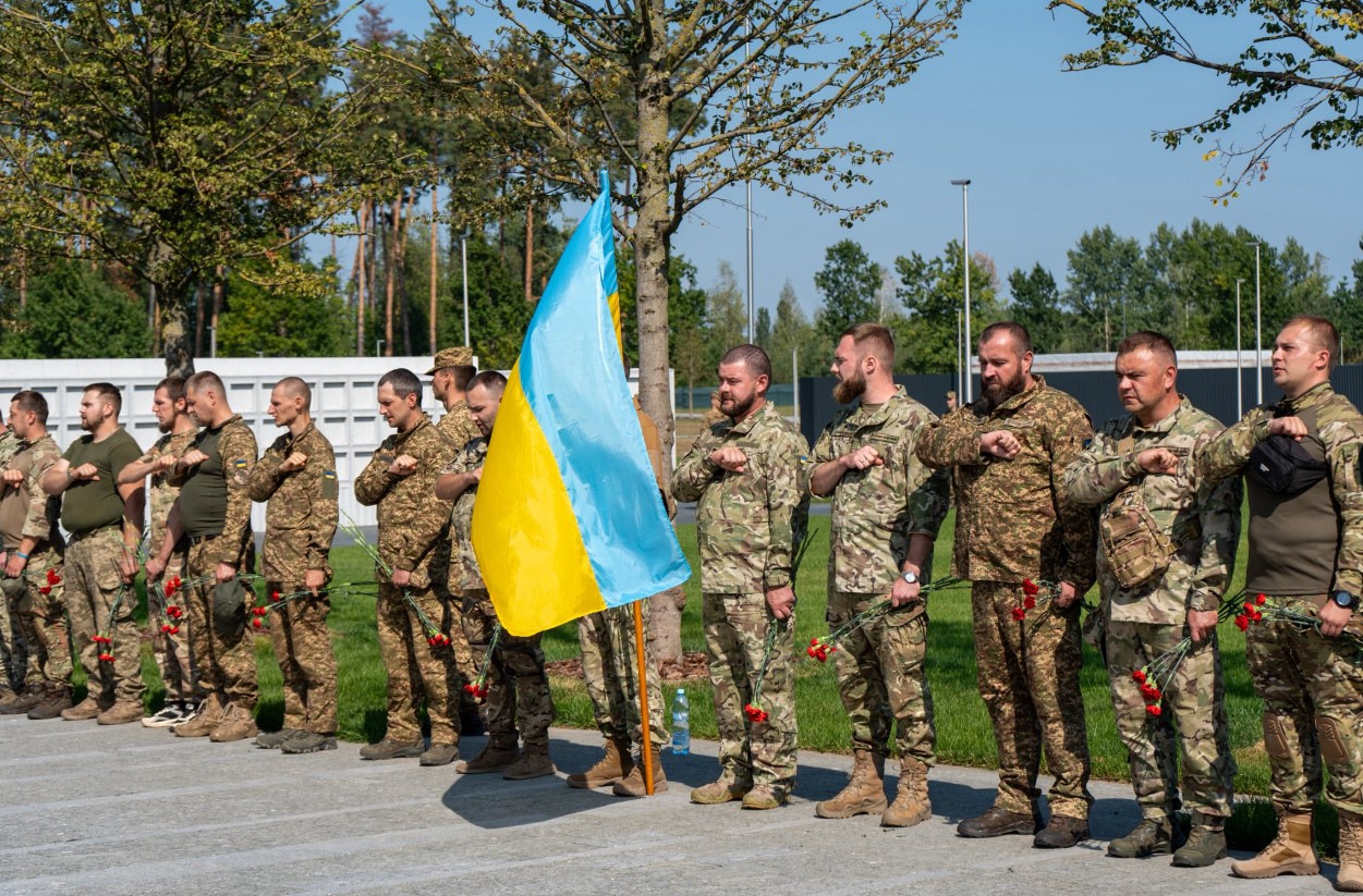 На Національному військовому кладовищі викарбували перше ім'я полеглого воїна - фото 3