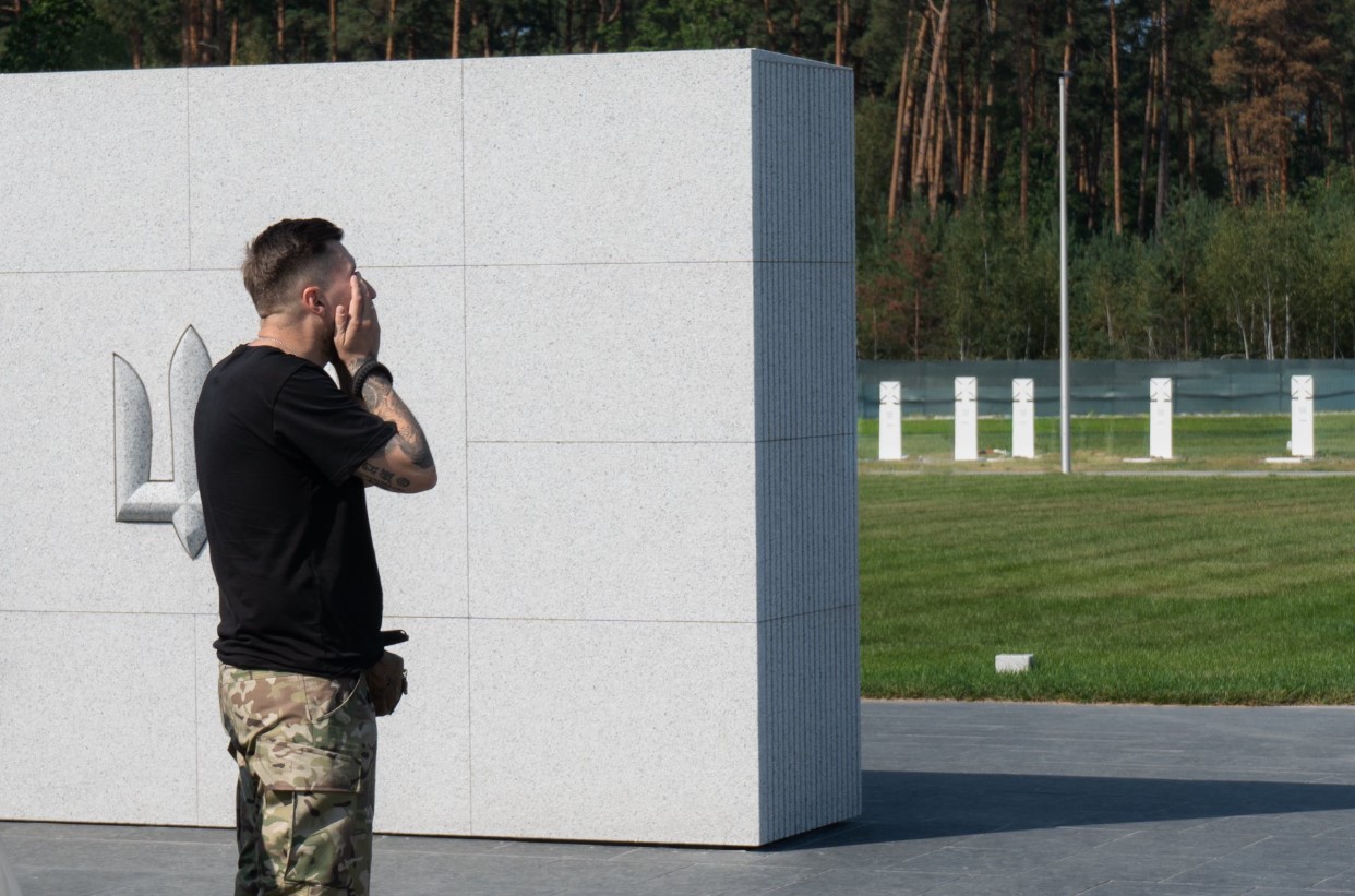 На Національному військовому кладовищі викарбували перше ім'я полеглого воїна - фото 9