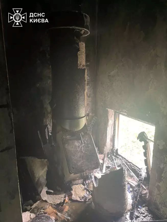 У Деснянському районі Києва загорівся сміттєпровід, евакуювали 5 осіб