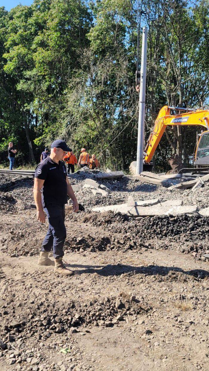 На Київщині триває ліквідація наслідків вибуху у вантажному вагоні - фото 2