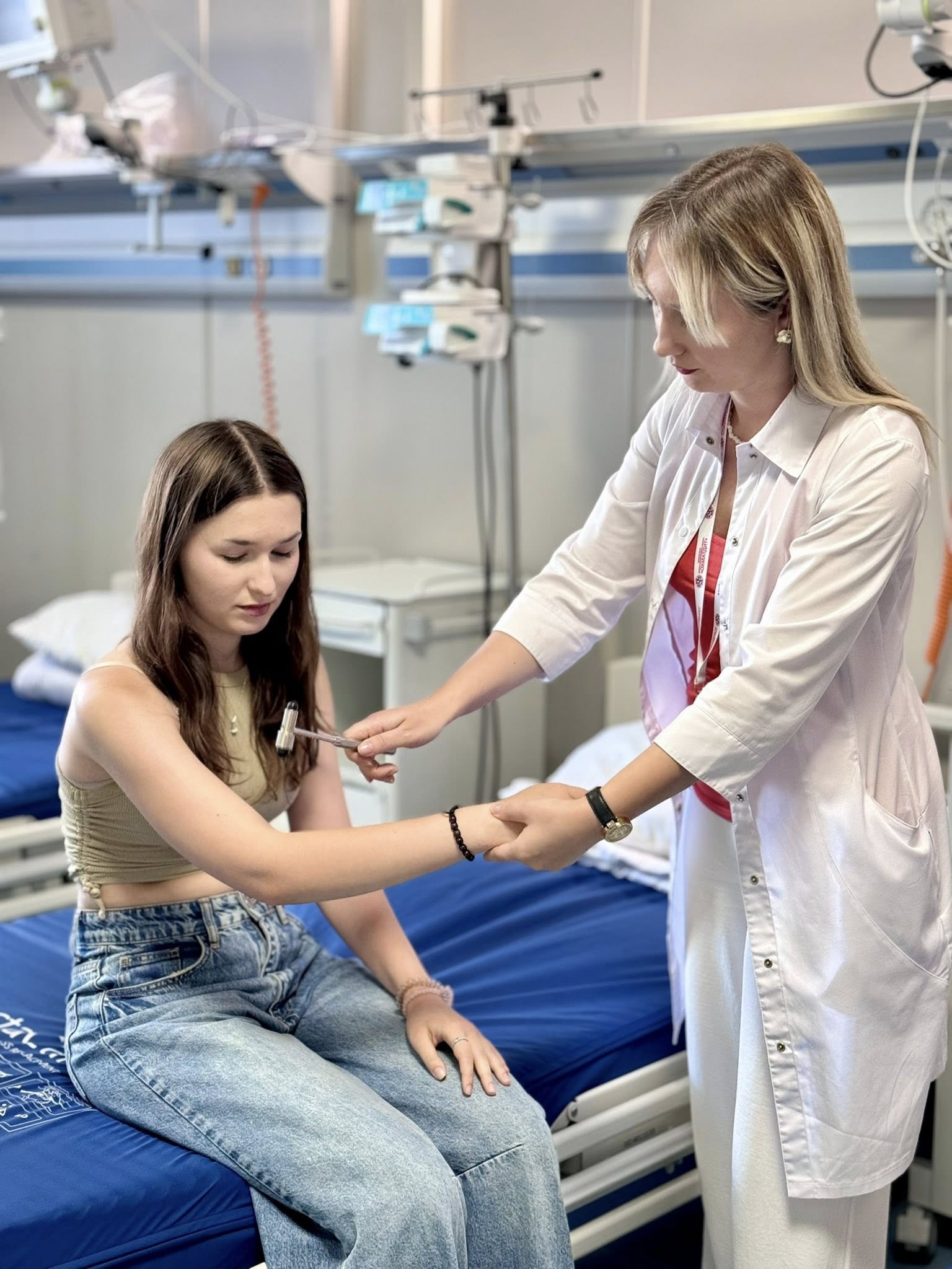 В «Охматдиті» у 18-річної дівчини вчасно діагностували розсіяний склероз