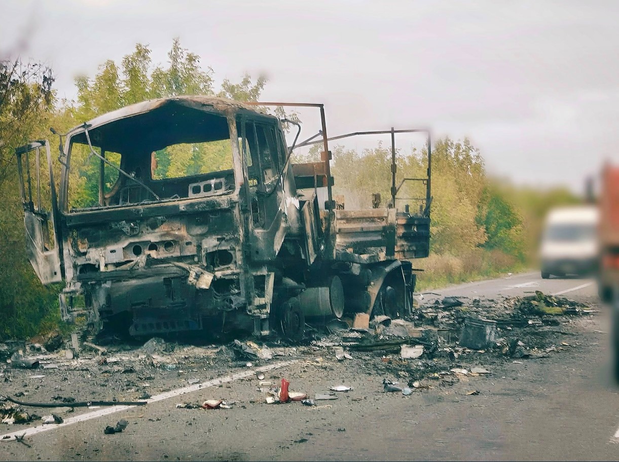 В Україні відновлюють прифронтові дороги і закривають їх антидроновими сітками - фото 4