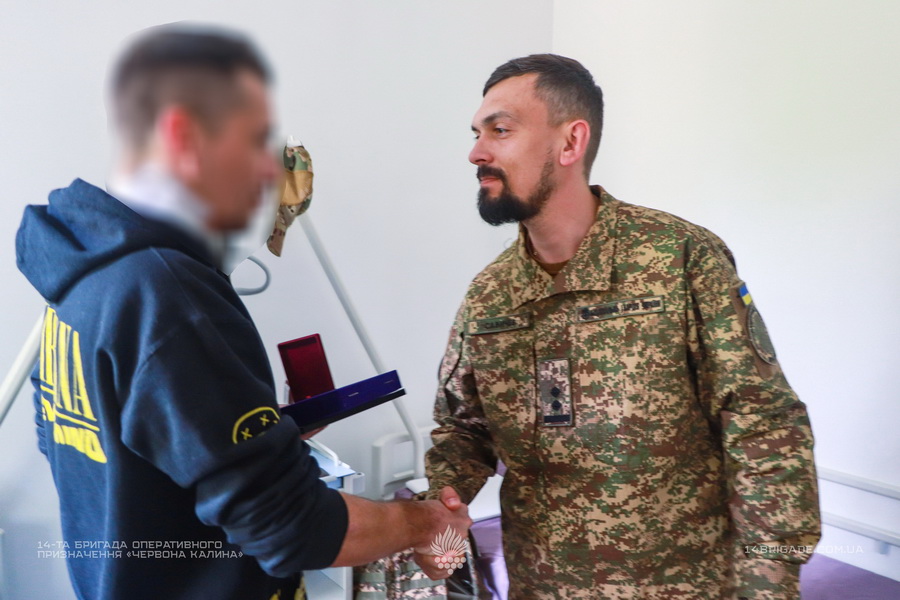 «Хрест Хоробрих» вручили воїну «Червоної Калини» з Вінниччини