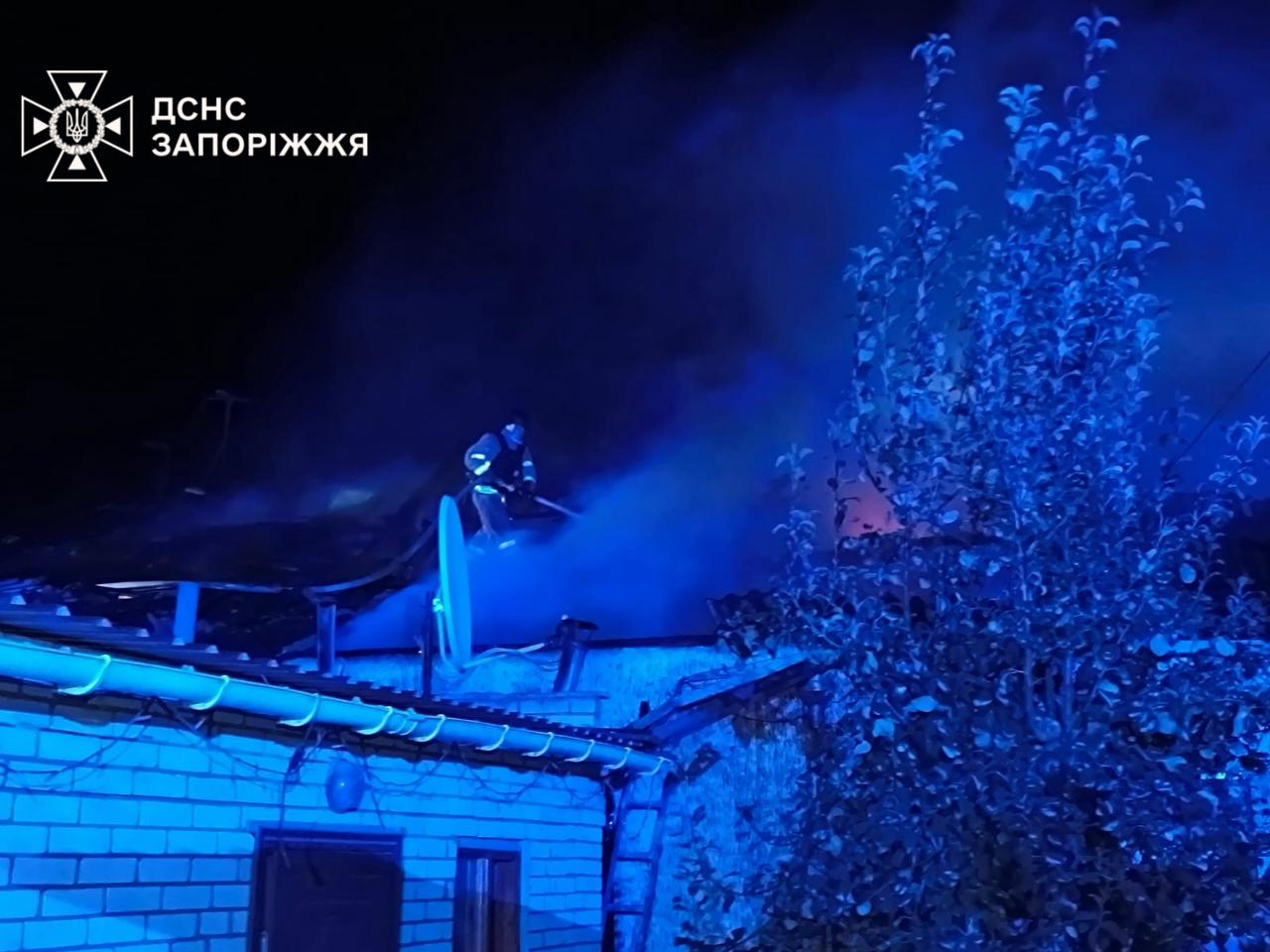 Запоріжжя стало ціллю російського обстрілу: є жертва і поранені - фото 3