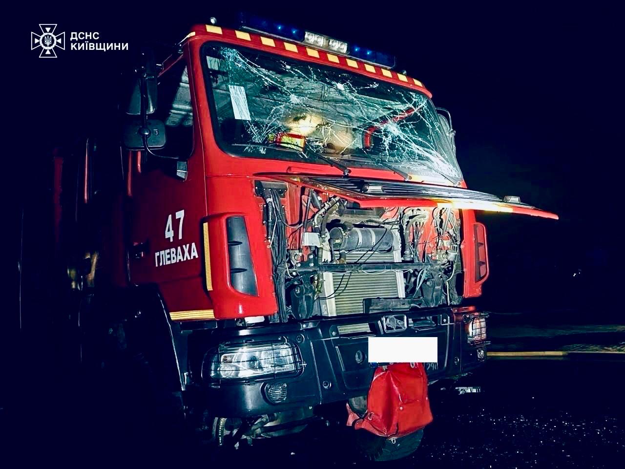 На Київщині РФ повторно атакувала  об'єкт, на якому працювали рятувальники - фото 3