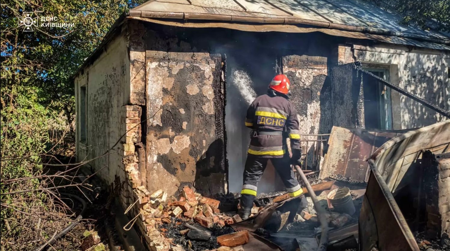 Поліція Київщини розслідує обставини пожежі, в якій загинула жінка - фото 2
