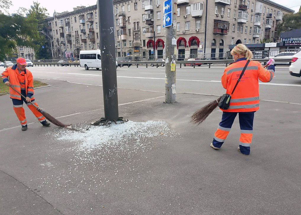 Комунальні служби долають наслідки нічної атаки на Київ