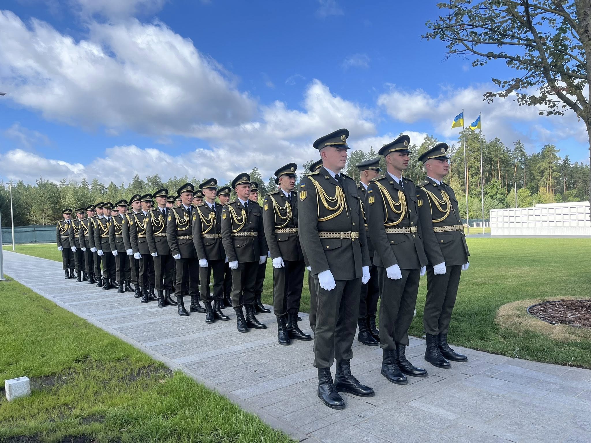 На Національному військовому меморіальному кладовищі поховали 72 невпізнаних Захисників України - фото 7