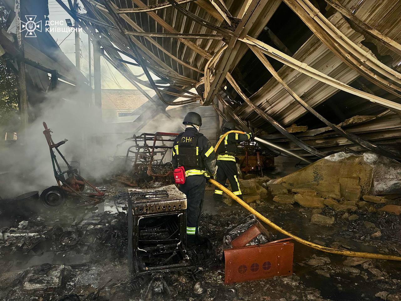 У ДСНС показали наслідки ворожої атаки на Київщину