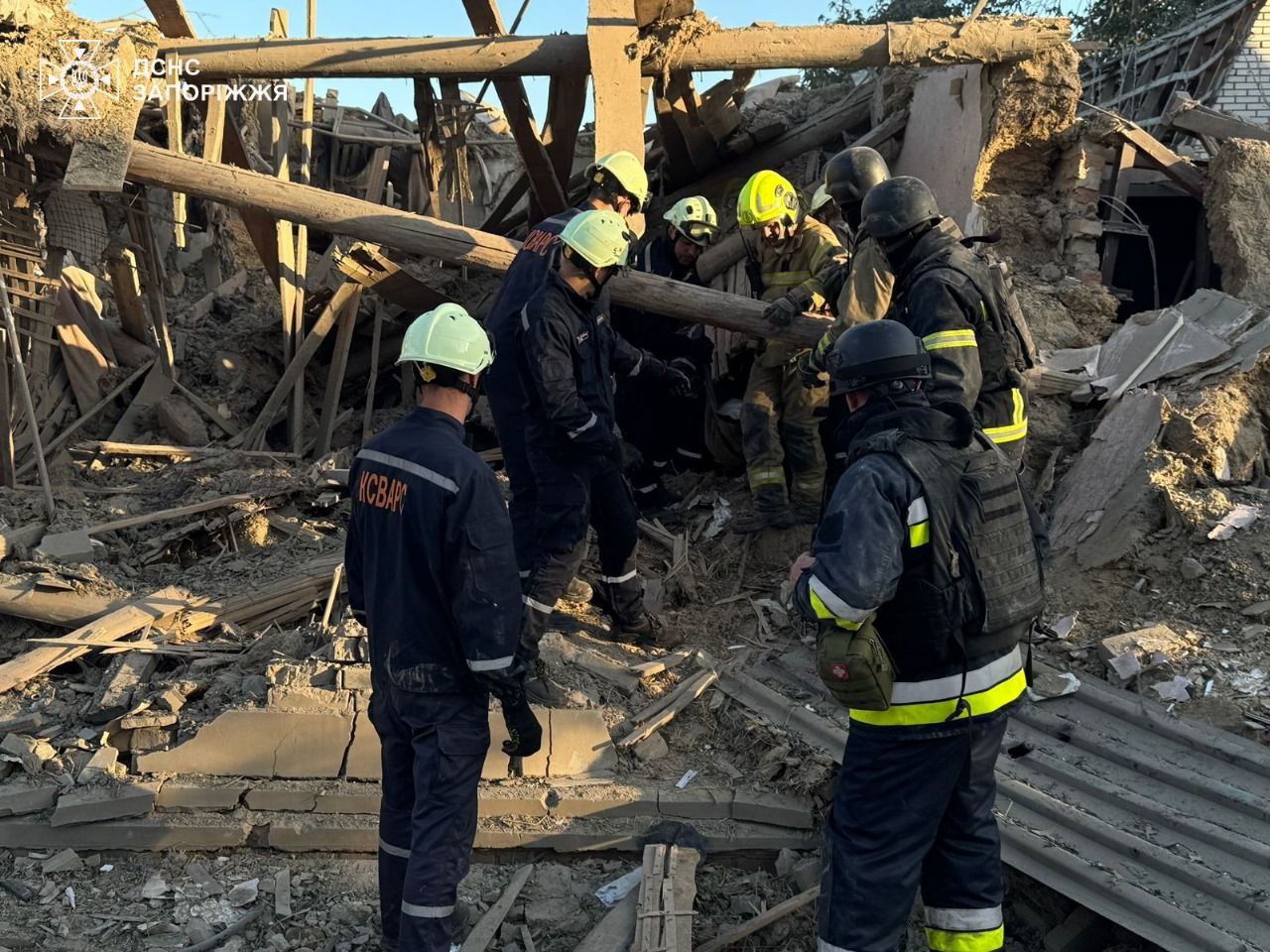 Зросла кількість загиблих у Запоріжжі внаслідок удару бомб - фото 4