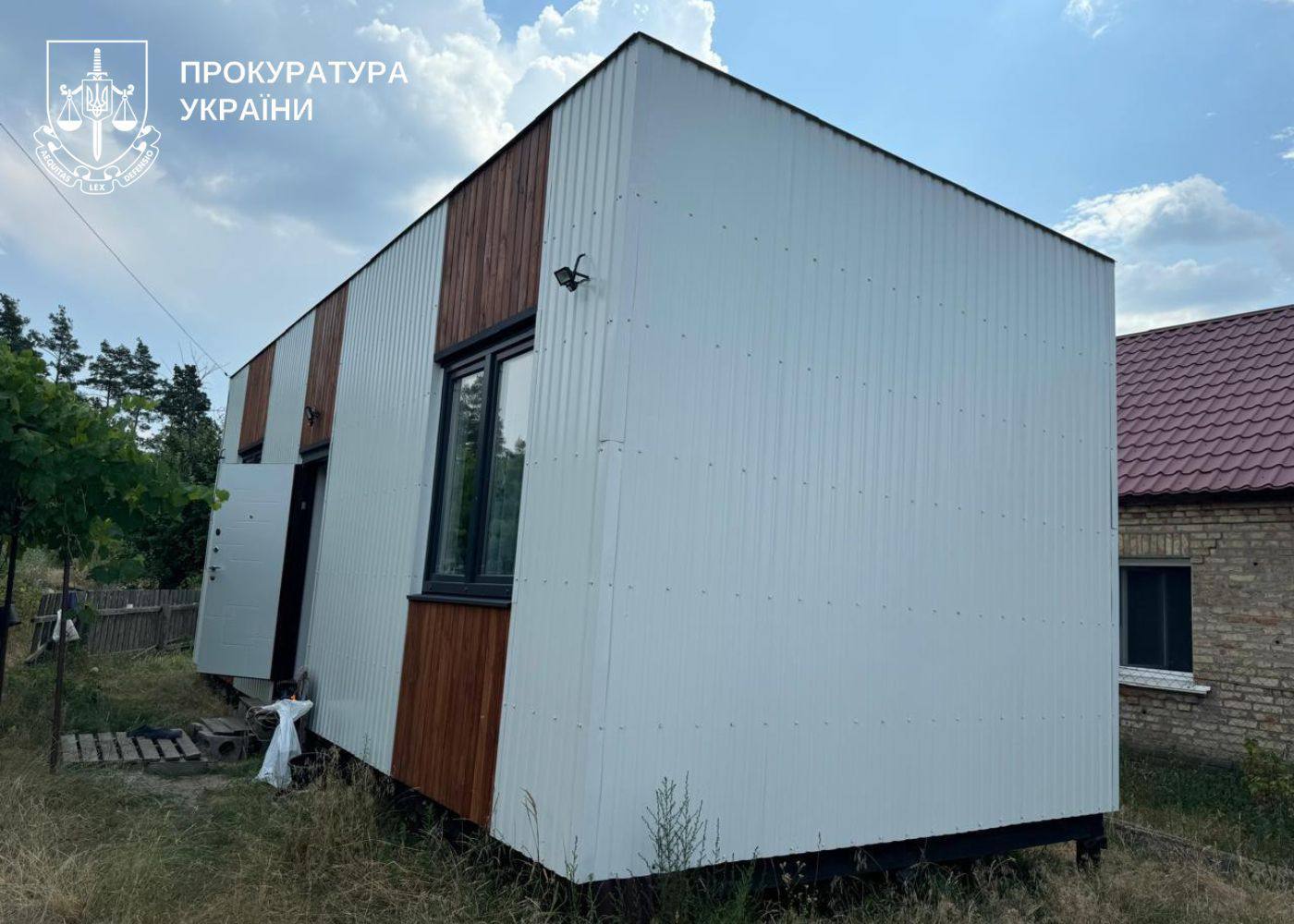 Директор благодійного фонду отримав підозру через махінації із будинками на Київщині - фото 2