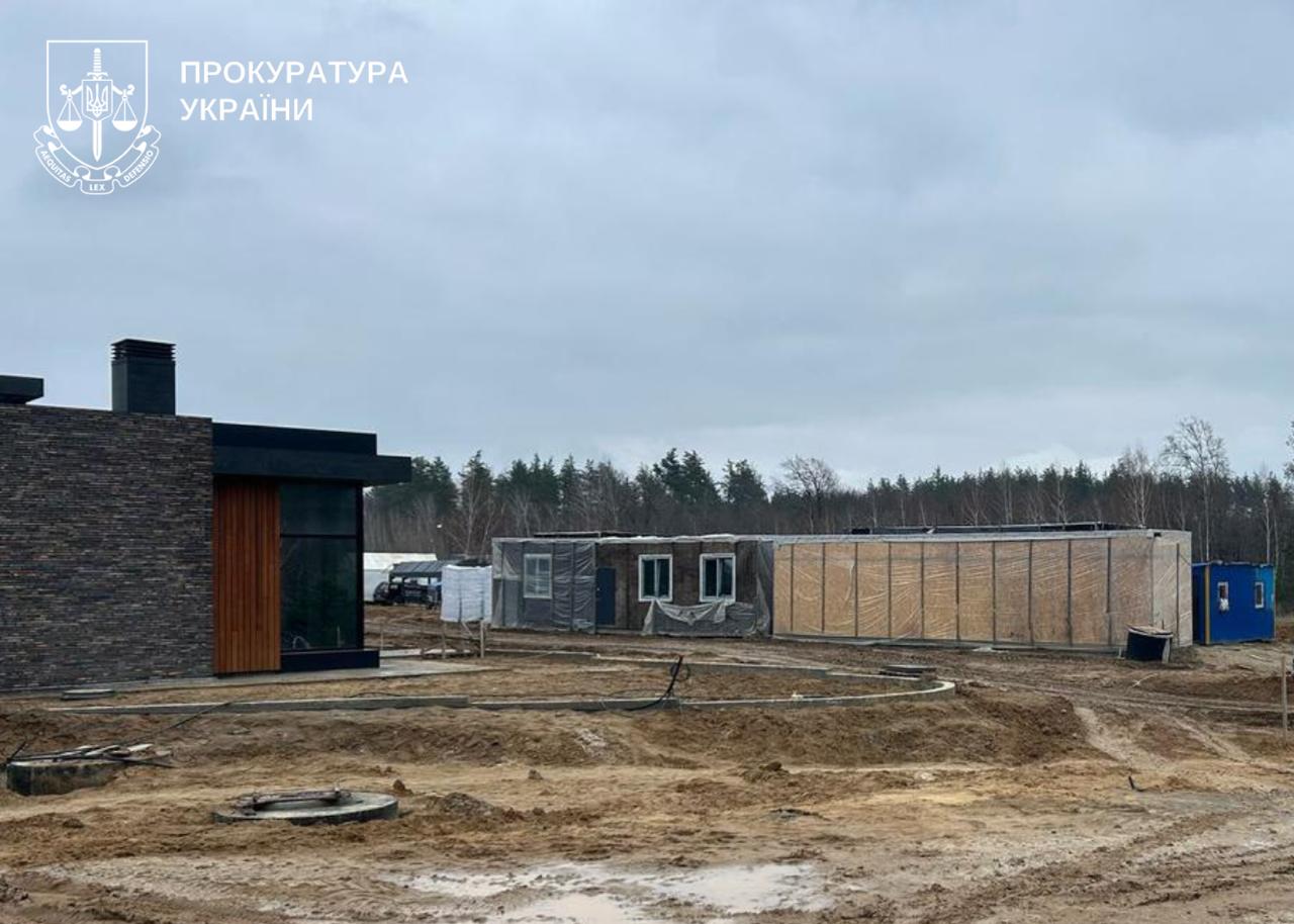 Підприємець на Київщині завдав 4 млн грн збитків під час будівництва модульних будинків - фото 2