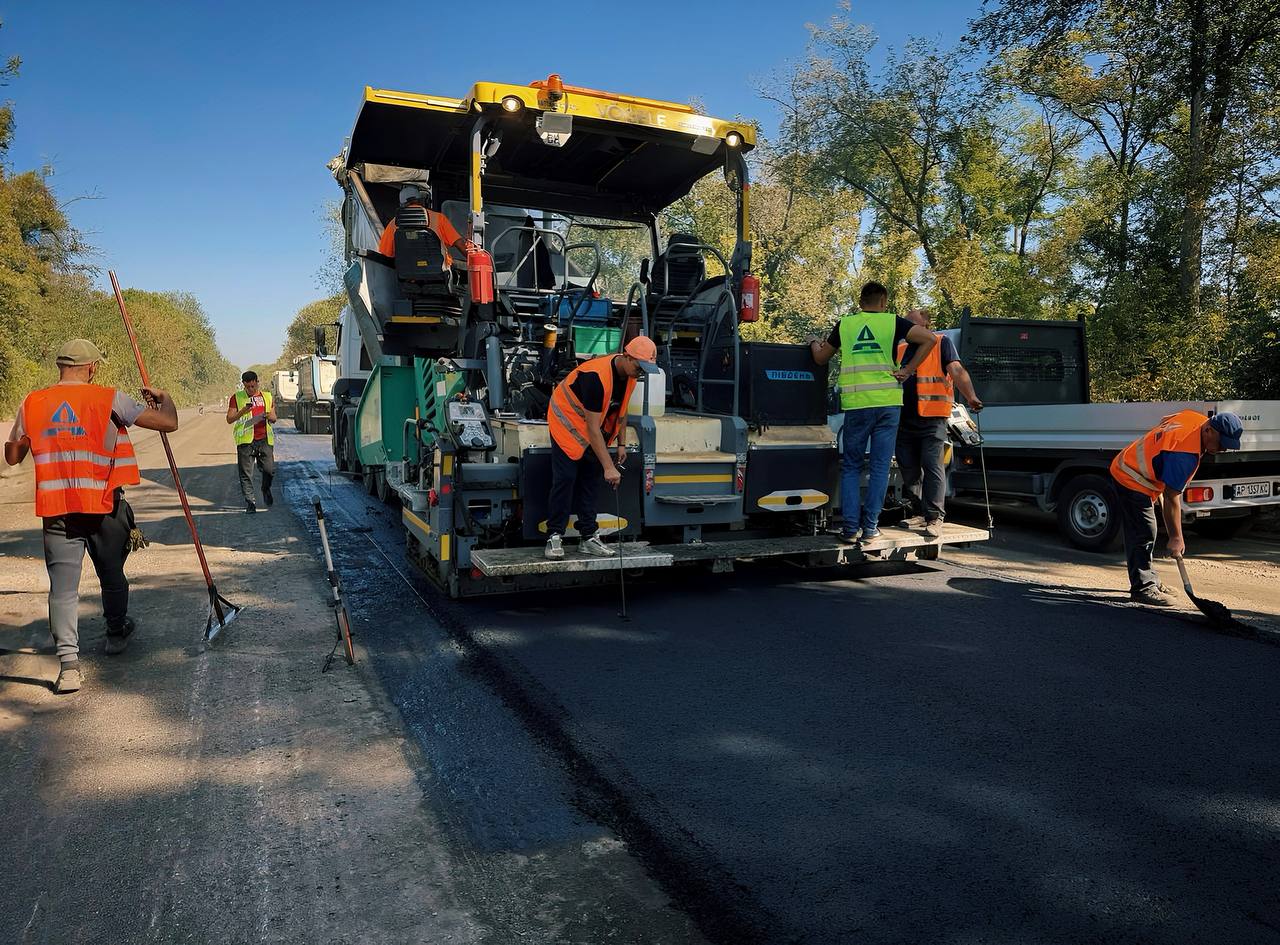 Автомобільну дорогу міжнародного значення ремонтують на Запоріжжі