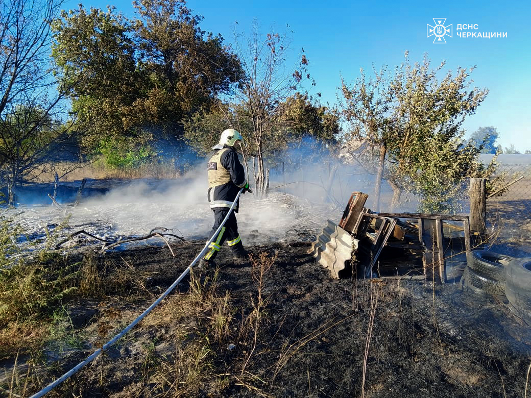 За добу на Черкащині зафіксували 7 пожеж: горіла суха рослинність та сміття