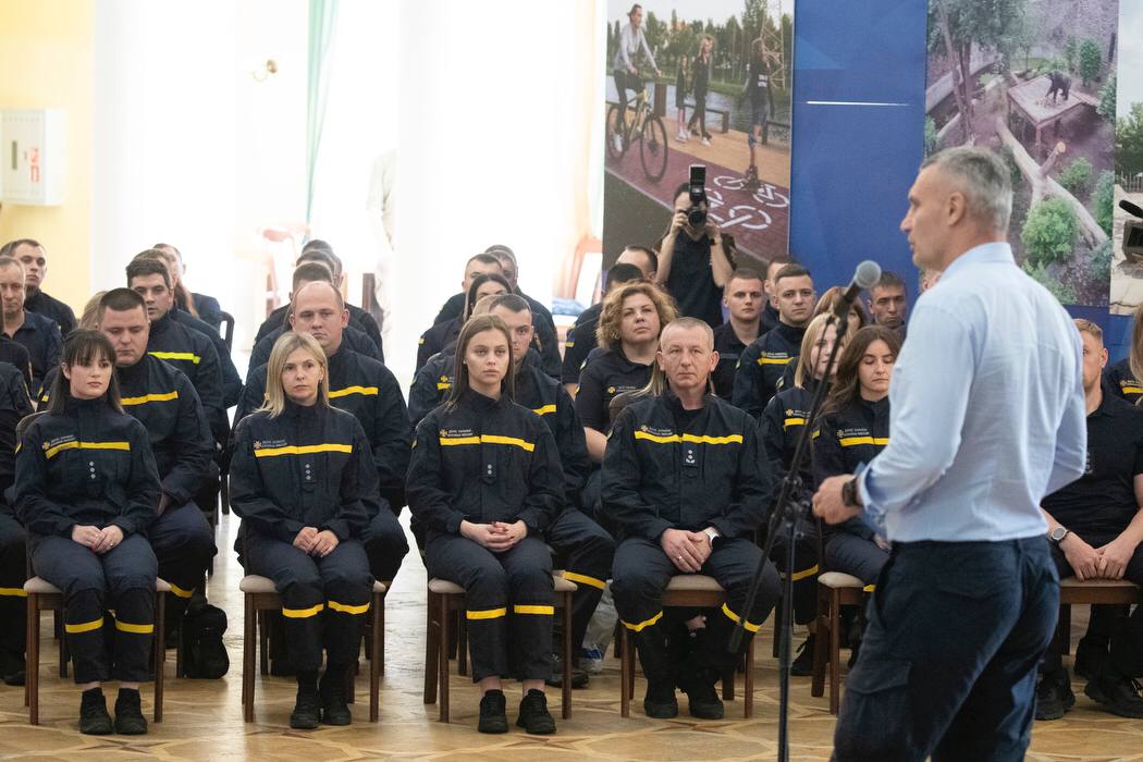 Кличко нагородив столичних рятувальників відзнаками міста - фото 2