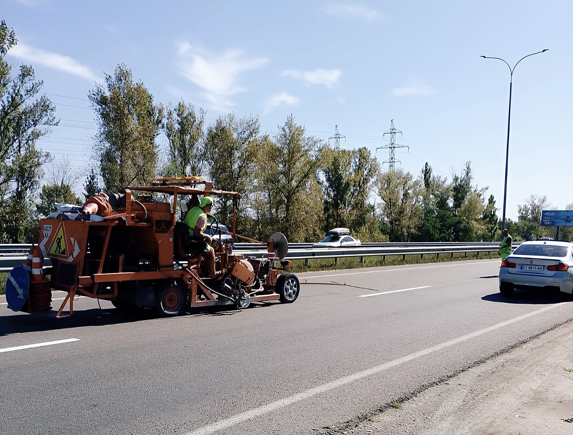 На Київщині тривають роботи з експлуатаційного утримання доріг