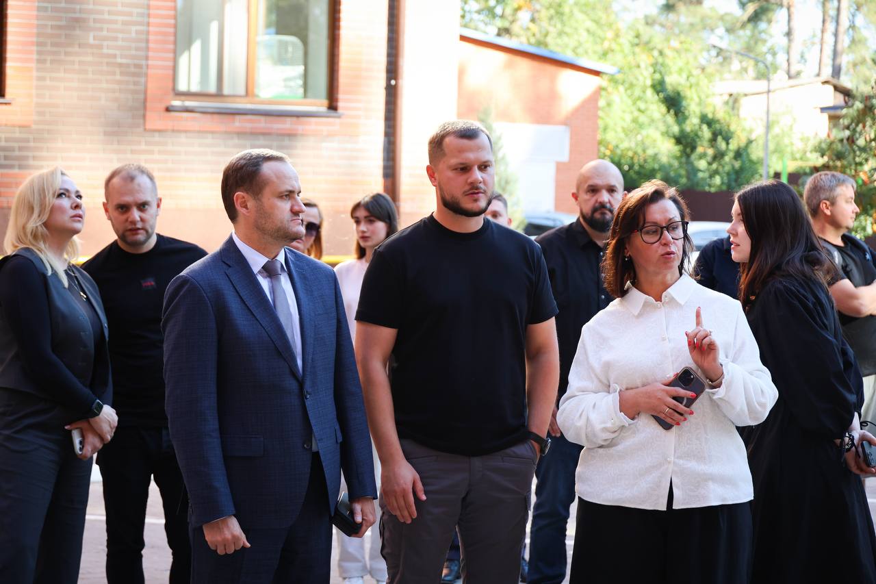 В Ірпені триває масштабне відновлення зруйнованих війною житлових будинків
