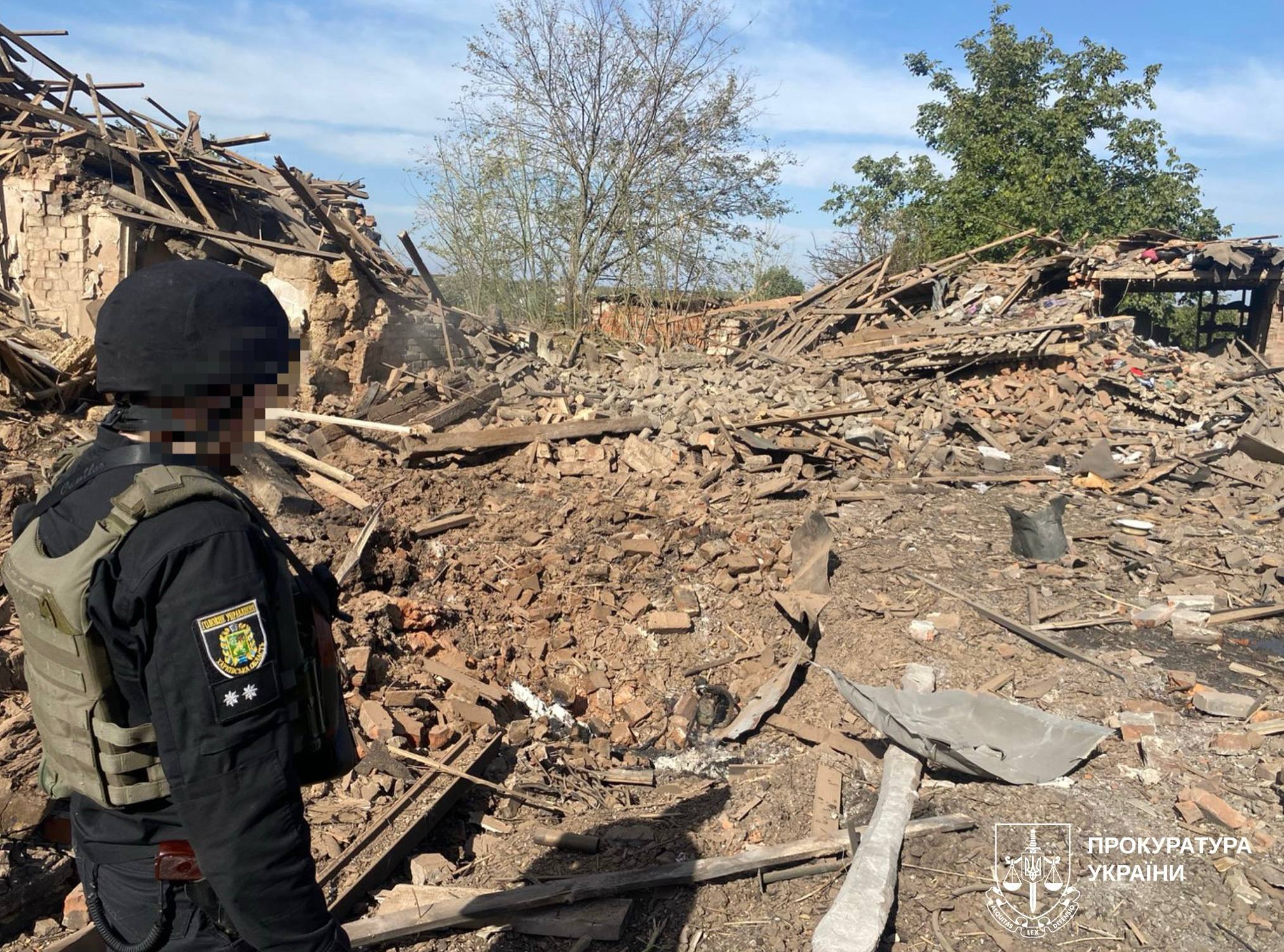 Ворог атакував авіацією село на Харківщині - фото 3