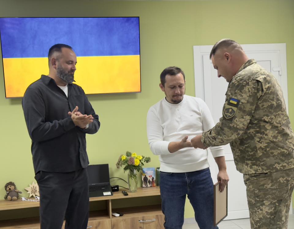 Смілянину Вадиму Танцюрі вручили відзнаку «Хрест Сил територіальної оборони» - фото 2