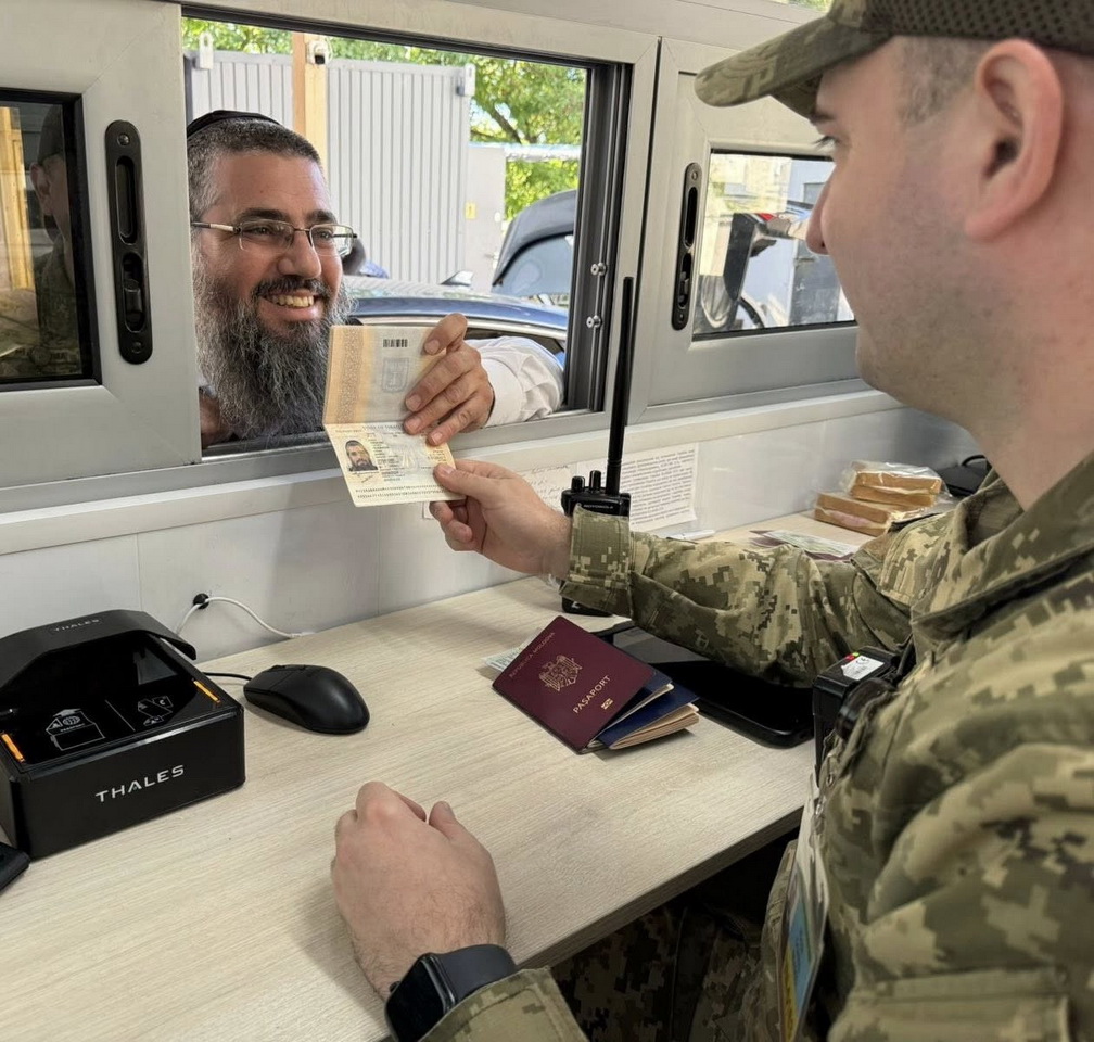Хасиди з Умані повертаються додому: на кордоні Вінниччини утворилися черги