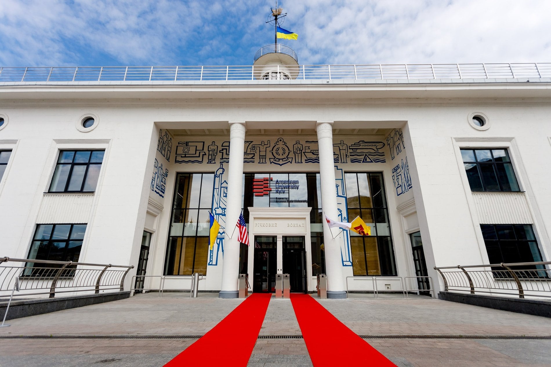 Київський річковий вокзал: архітектурна перлина на березі Дніпра - фото 2