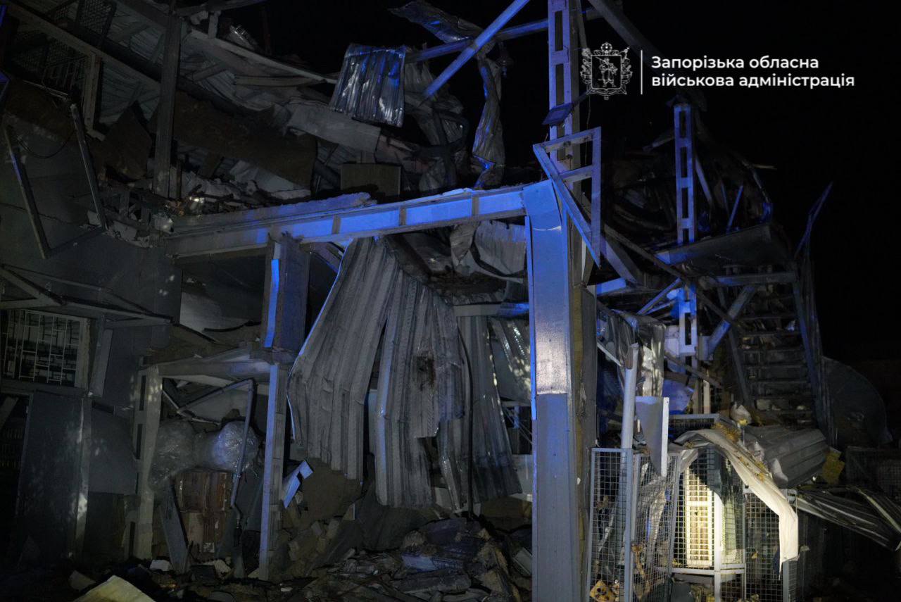 Магазин «АТБ» у Запоріжжі атакували російські дрони - фото 3