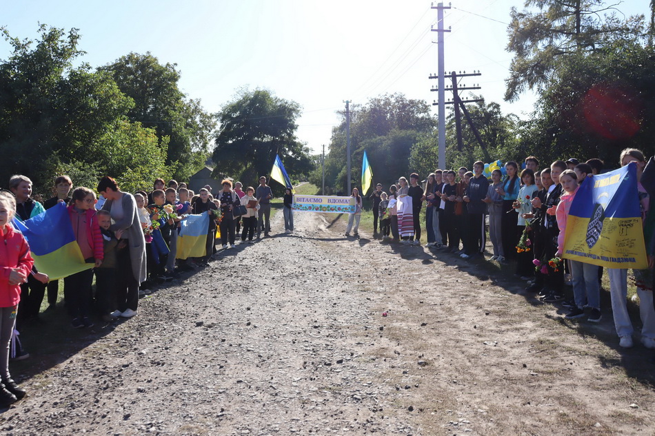 На Вінниччині зустріли воїна-азовця, який більше 3 років був у полоні - фото 10