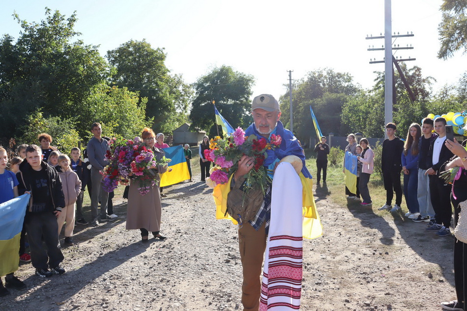 На Вінниччині зустріли воїна-азовця, який більше 3 років був у полоні - фото 13