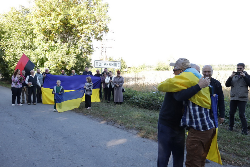 На Вінниччині зустріли воїна-азовця, який більше 3 років був у полоні - фото 7