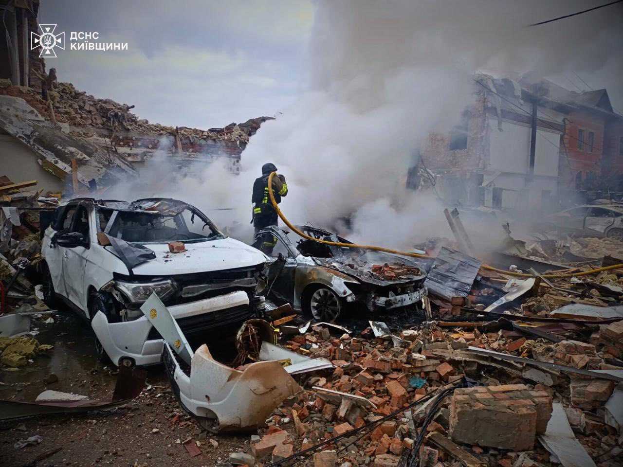 Потрощена Борщагівка та пожежа на підприємстві: Київщина оговтується від ударів РФ