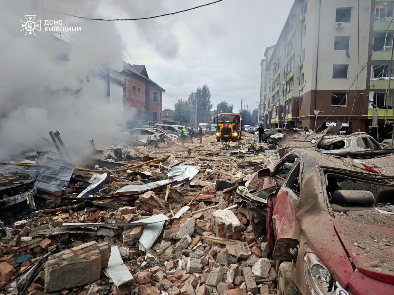 Потрощена Борщагівка та пожежа на підприємстві: Київщина оговтується від ударів РФ - фото 3