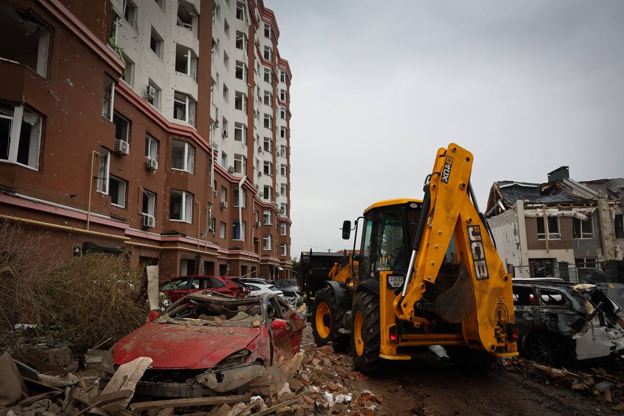 На Київщині продовжують ліквідацію наслідків ворожої атаки - фото 3