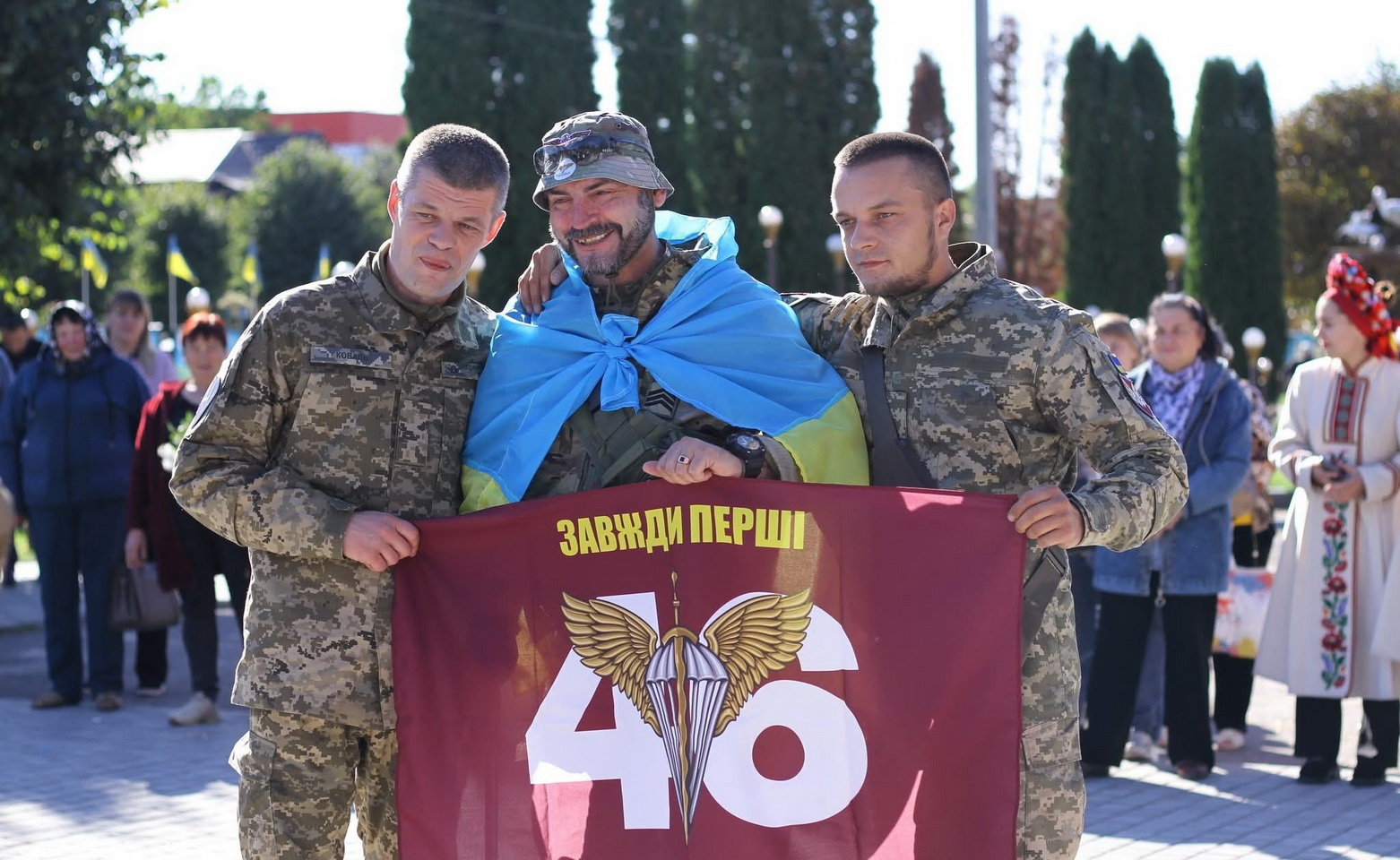 Усією громадою на Вінниччині зустрічали звільненого з полону десантника - фото 9
