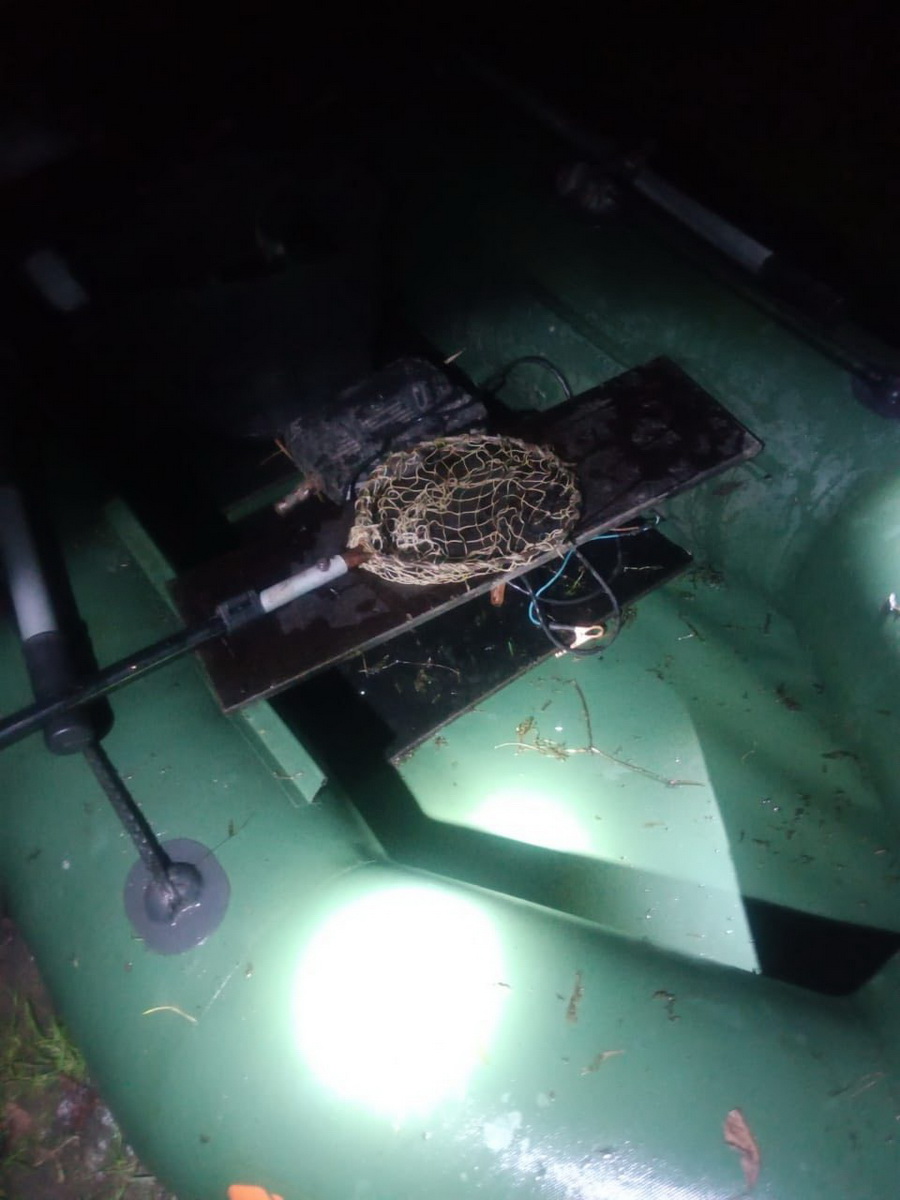 На річці Згар у Вінницькій області чоловіки виловили майже п’ять кілограмів раків