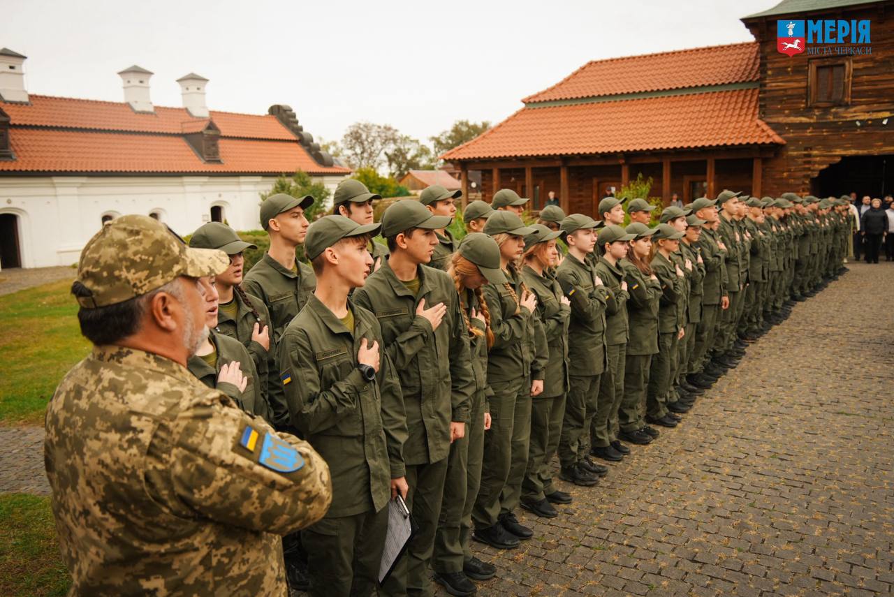 У Чигирині провели урочисту посвяту ліцеїстів ліцею з посиленою військово-фізичною підготовкою - фото 5