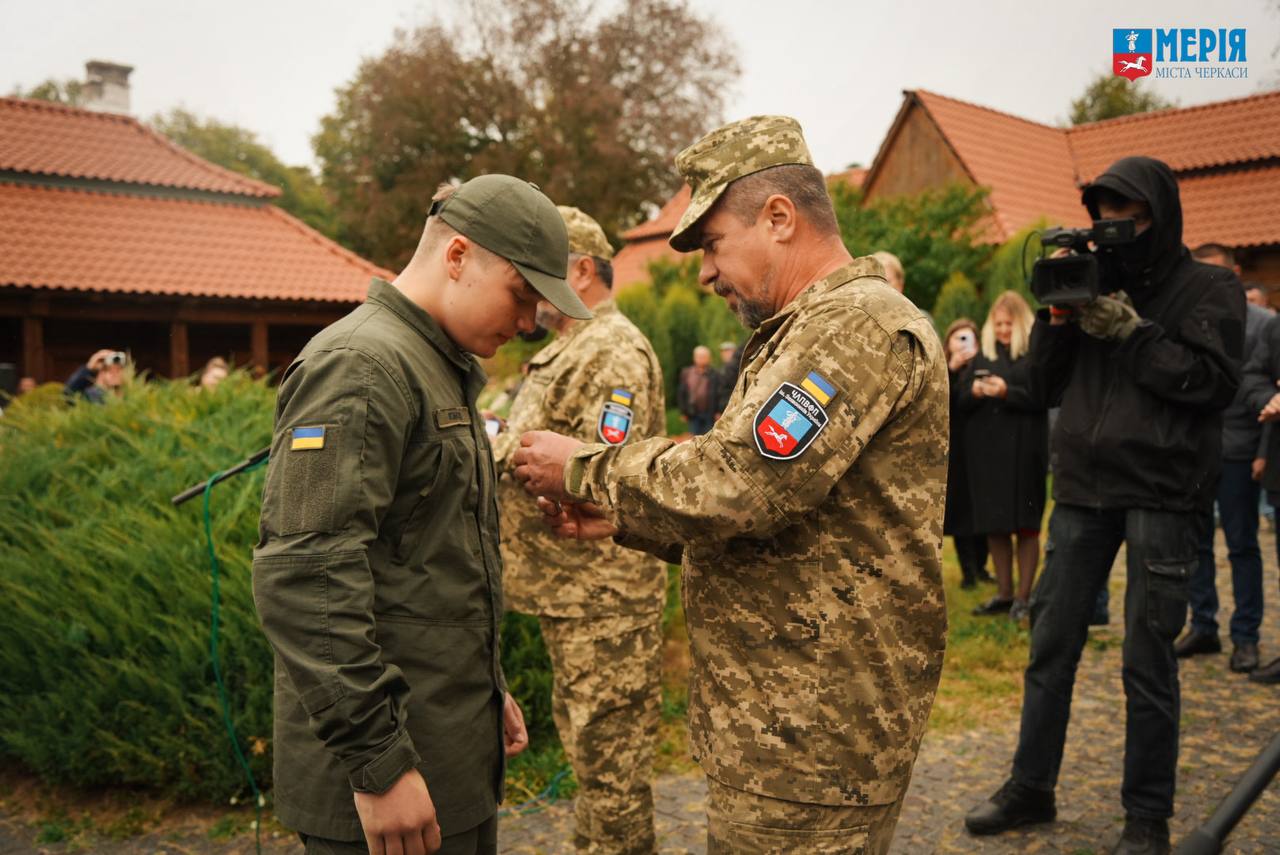 У Чигирині провели урочисту посвяту ліцеїстів ліцею з посиленою військово-фізичною підготовкою - фото 6