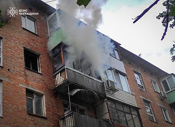 У Черкасах на пожежі вогнеборці врятували песика Ріккі - фото 2