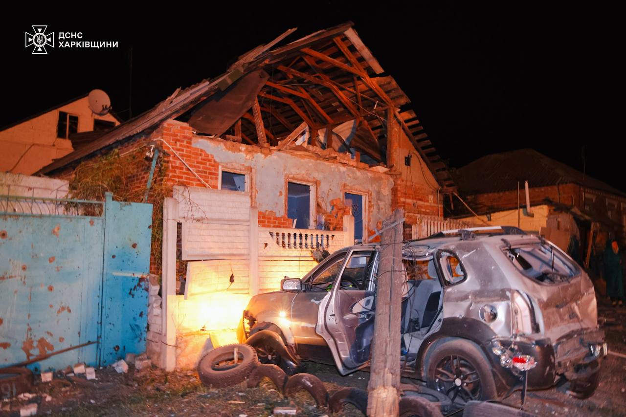 Авіабомби скинули на Харків: горіли павільйони і будинки - фото 2