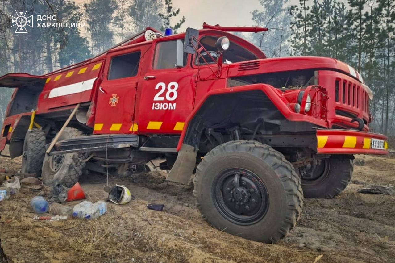 Пожежний автомобіль підірвався у лісі на Харківщині