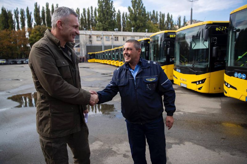 У Києві на маршрути вийшли 20 нових автобусів