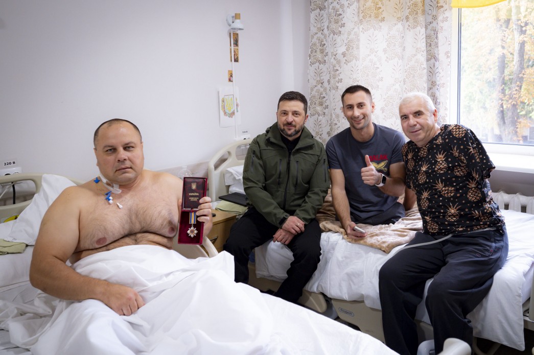 Зеленський зустрівся з пораненими воїнами та привітав їх із Днем захисників і захисниць України - фото 10