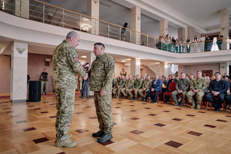 Захисникам та захисницям із Черкащини вручили відзнаки - фото 2