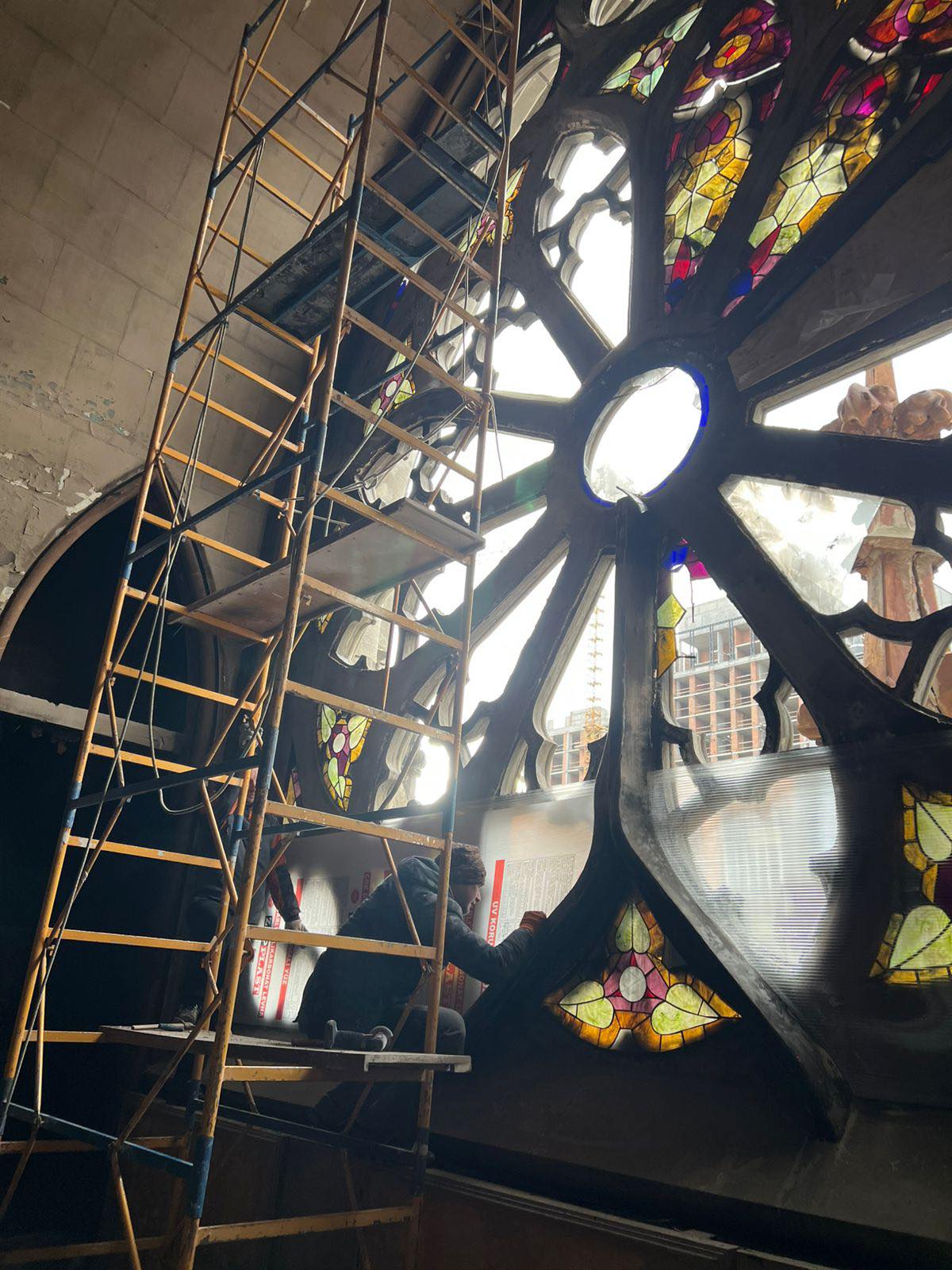 Парафія костелу св. Миколая самотужки закрила дах і вікна святині. МКСК не допомогло - фото 3