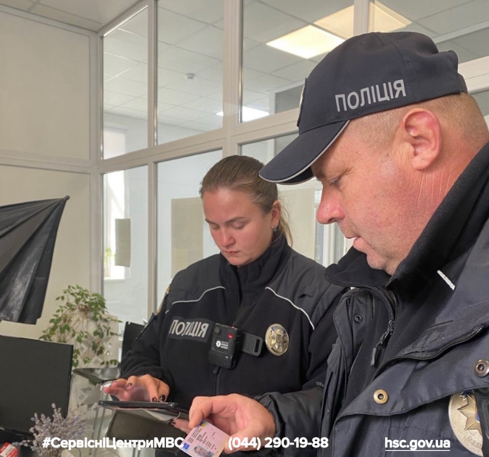 Чоловік хотів використати підробні права у сервісному центрі МВС на Вінниччині