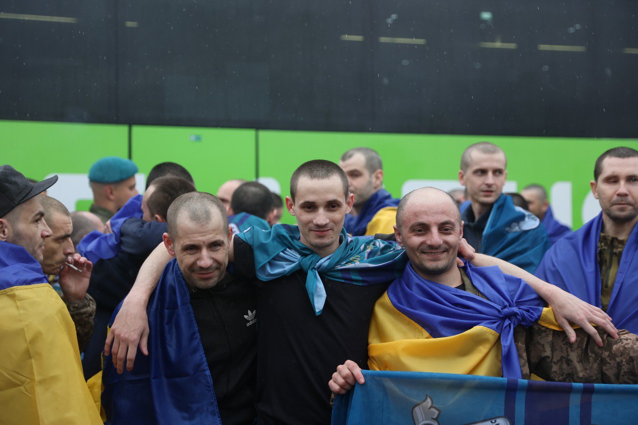 Відбувся обмін полоненими: 205 українців повернулися додому - фото 2