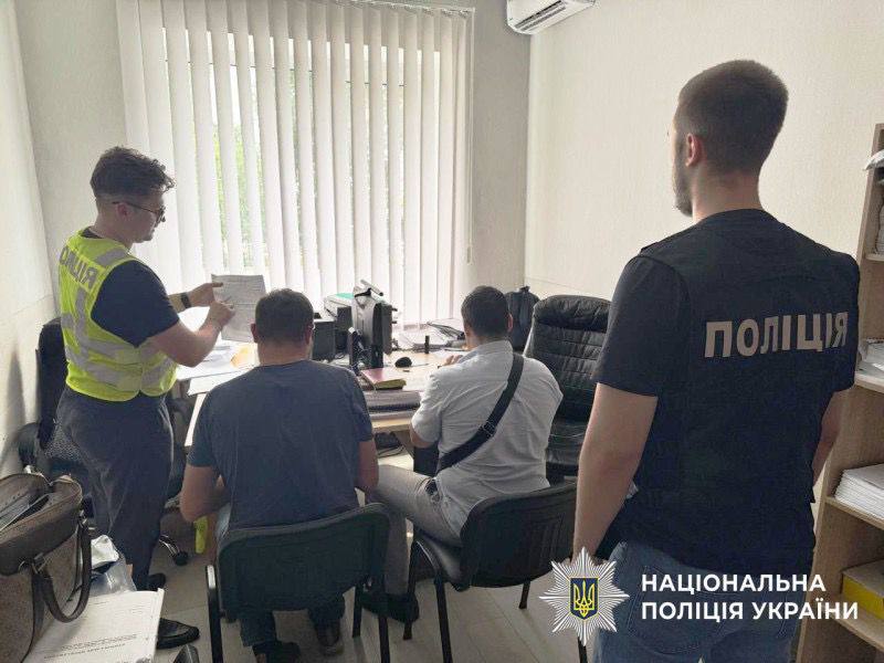 У Києві судитимуть підприємця та агронома за фіктивну поставку кущів і дерев на 1,2 млн грн