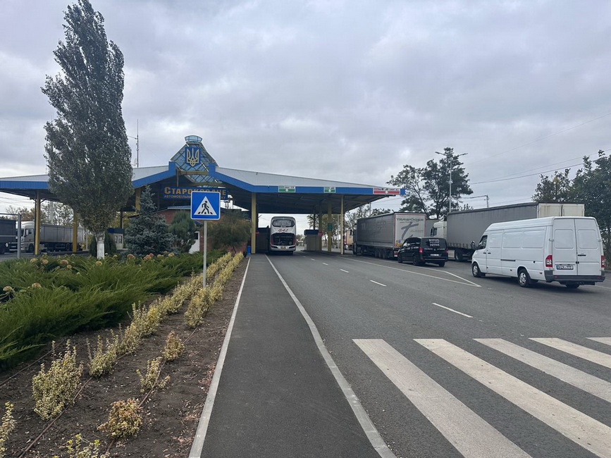На пункті пропуску «Могилів-Подільський» зупинили рух авто